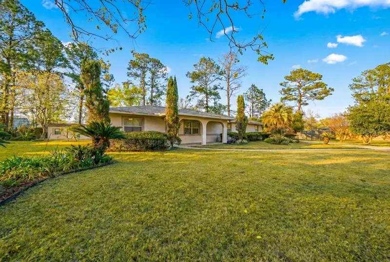 118 W Camelot Dr, FL