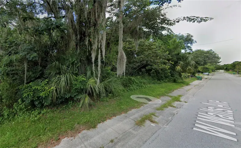 331 W Walts Ave, FL
