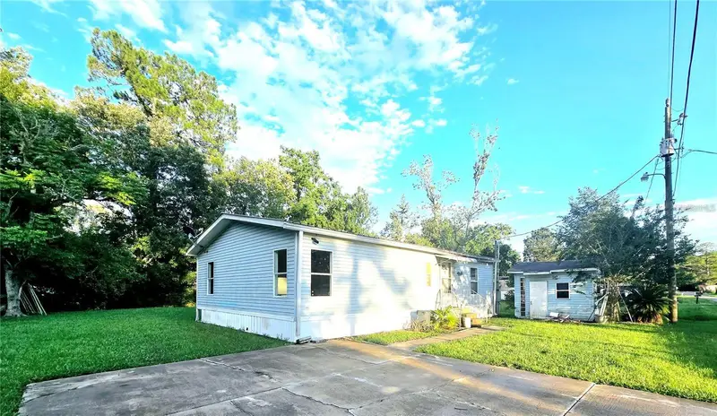 208 Pine Tree Trail, FL