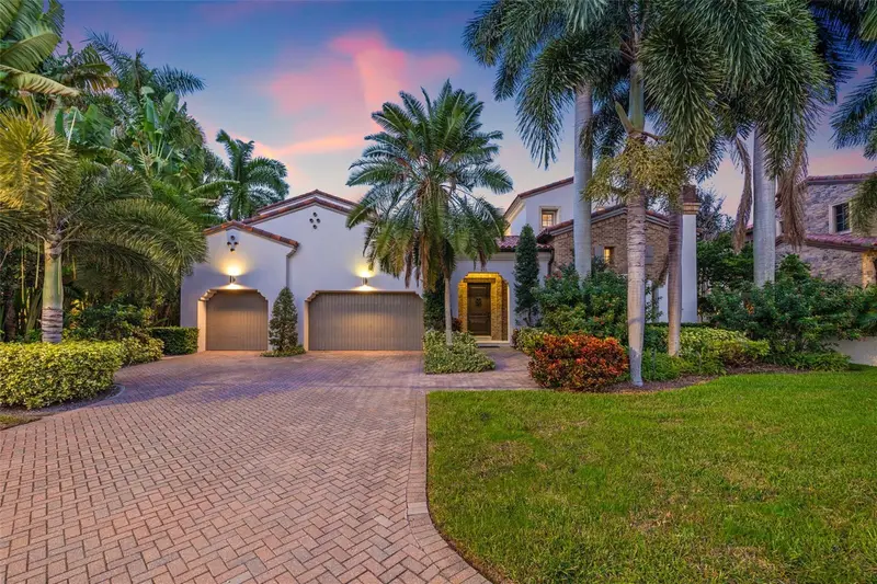 851 Brightwaters Blvd Ne, FL