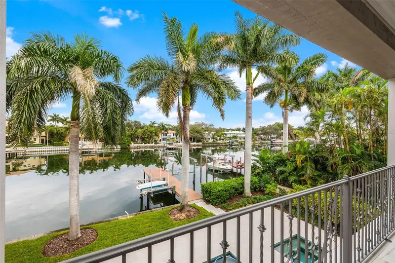 851 Brightwaters Blvd Ne, FL