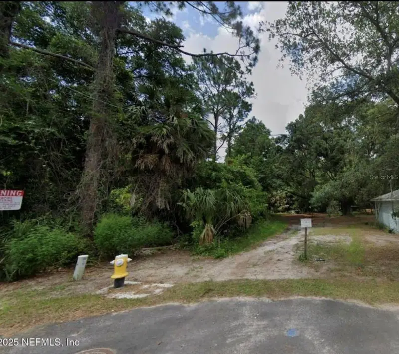 900 W 3rd St, FL