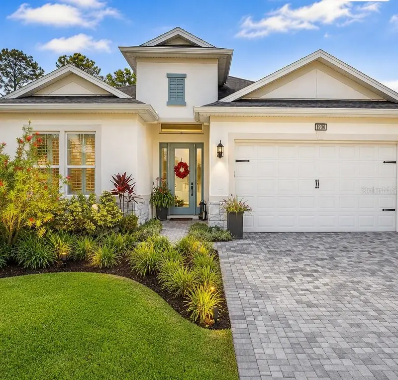 Lakes of Mount Dora listing