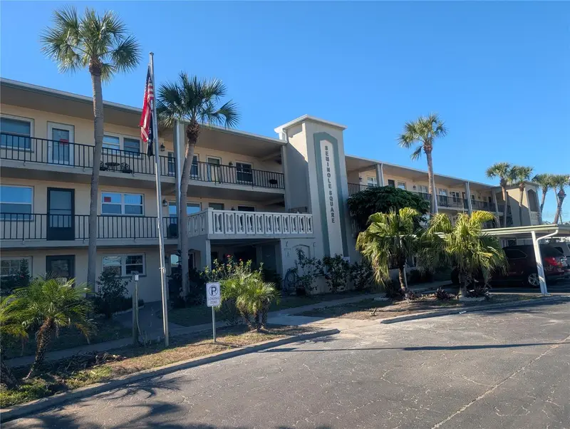 11620 Park Blvd #209, FL