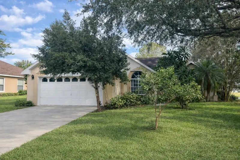 1901 Ashley Oaks Ct, FL