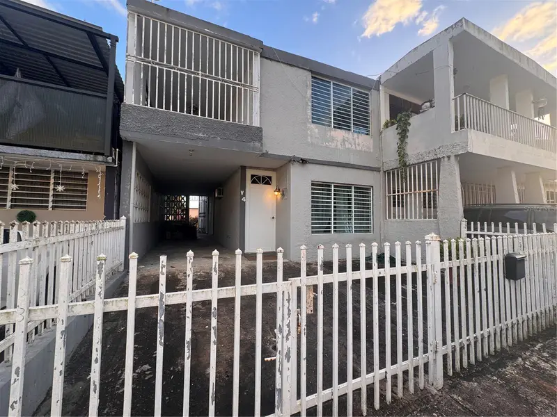 V-4 Calle 1 Reparto Valencia, PR