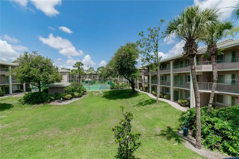 139 Oyster Bay Cir #200, FL