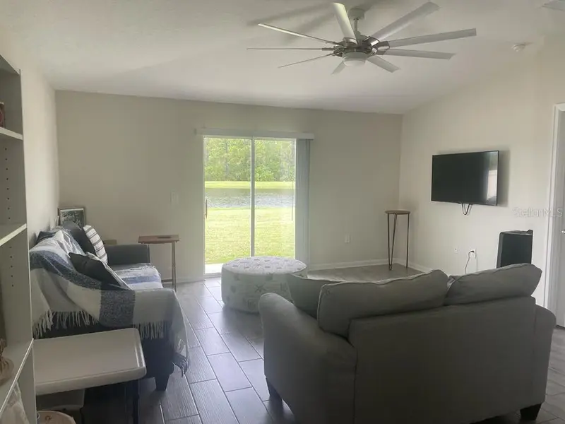 725 Peg Ct, FL
