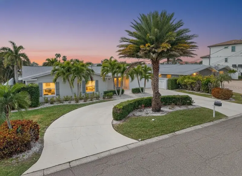 136 Windward Is, FL