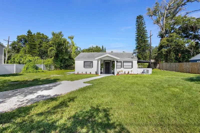 2600 S Crystal Lake Dr, FL