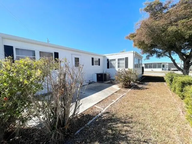 821 Turf, FL