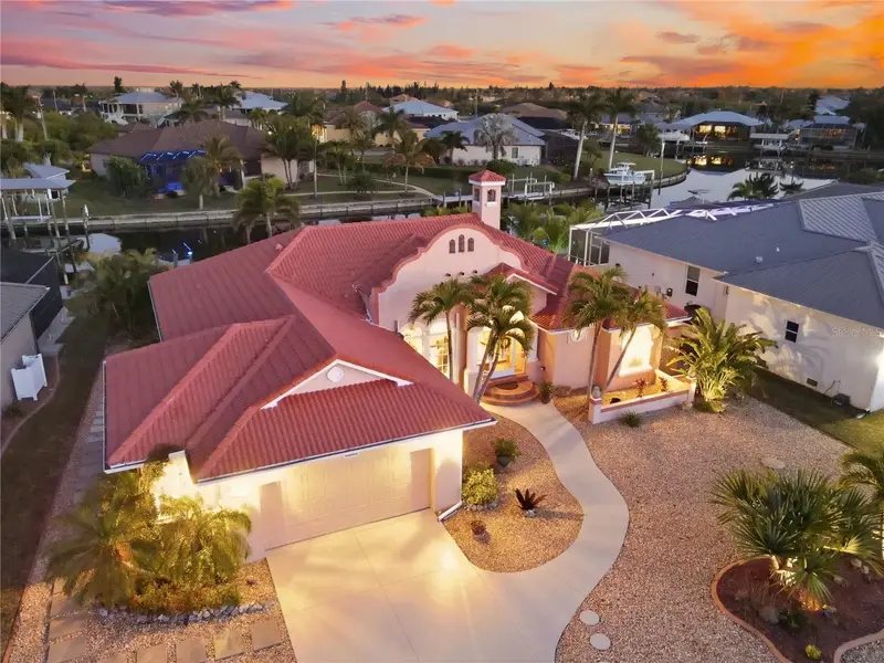 8242 Arlewood Cir, FL