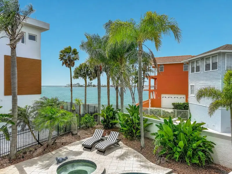 723 Pinta Dr, FL
