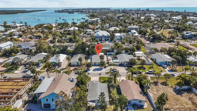 690 Fox St, FL