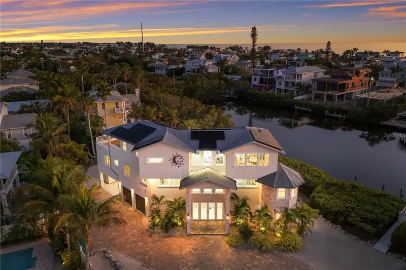 313 Hammock Cir, FL