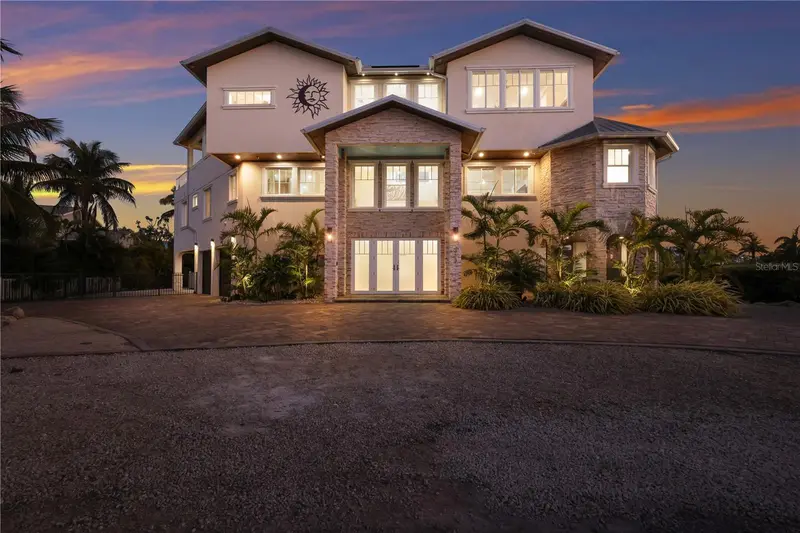 313 Hammock Cir, FL