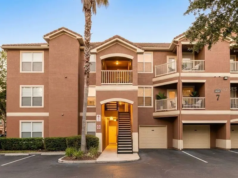 8836 Villa View Cir #208, FL