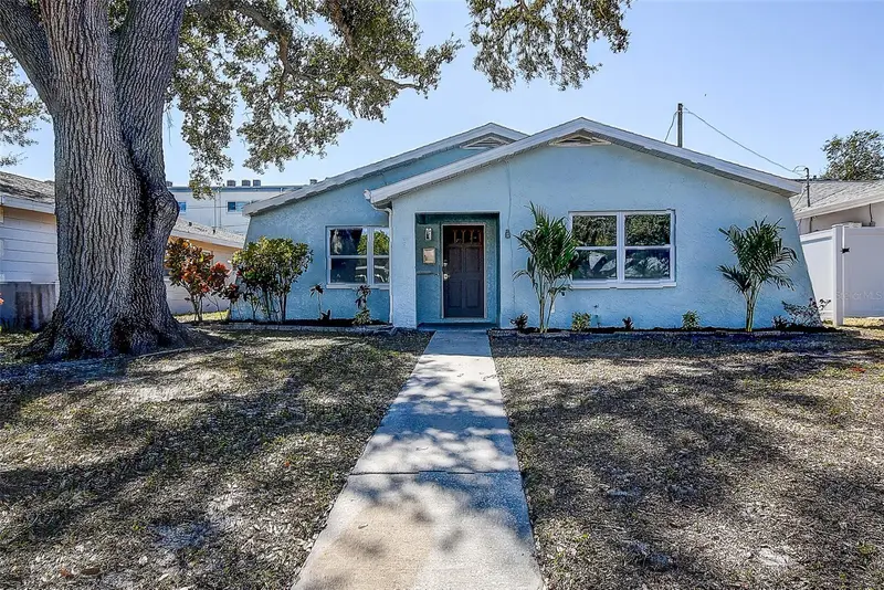 130 42nd Ave N, FL