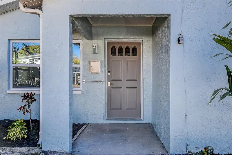 130 42nd Ave N, FL