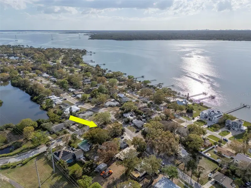 347 Country Club Dr, FL