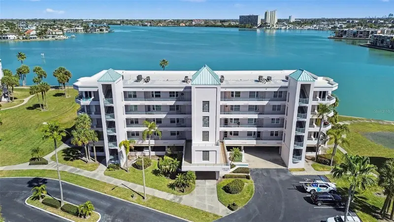 8021 Sailboat Key Blvd S #304, FL