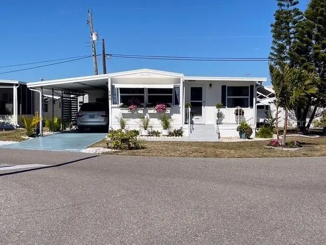 740 Carefree, FL