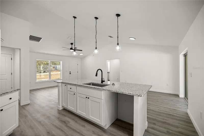 24125 Nw Foxglove Ln, FL