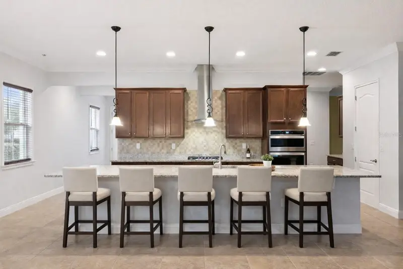 5043 Vantage Ct, FL
