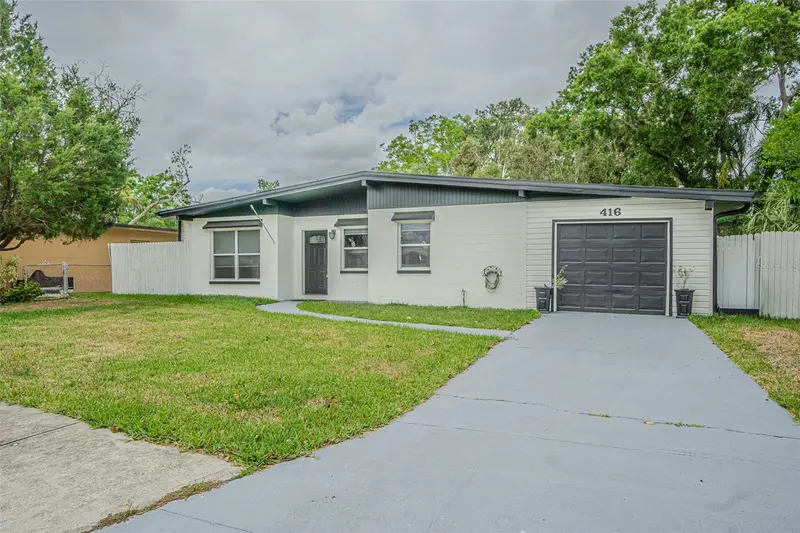 416 Country Club Dr, FL