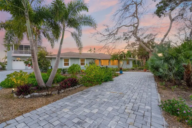 8560 Heron Lagoon Cir, FL