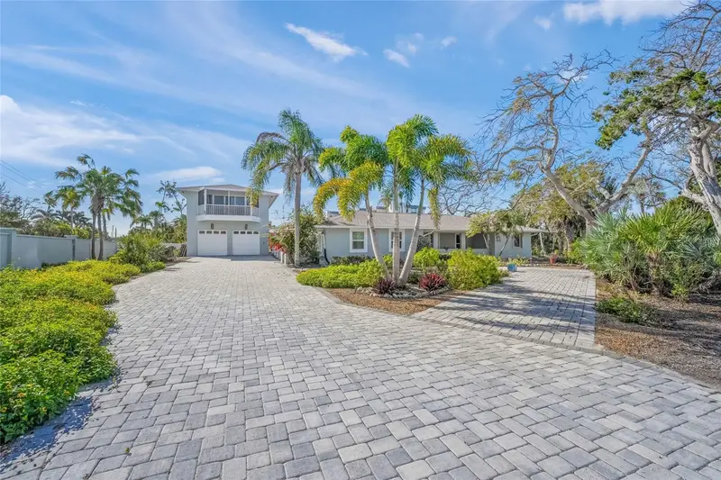 8560 Heron Lagoon Cir, FL