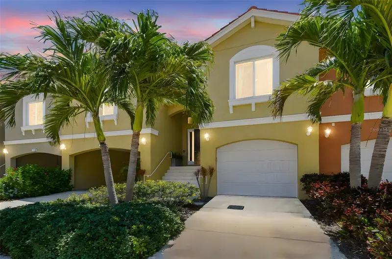 17 Franklin Ct S #C, FL
