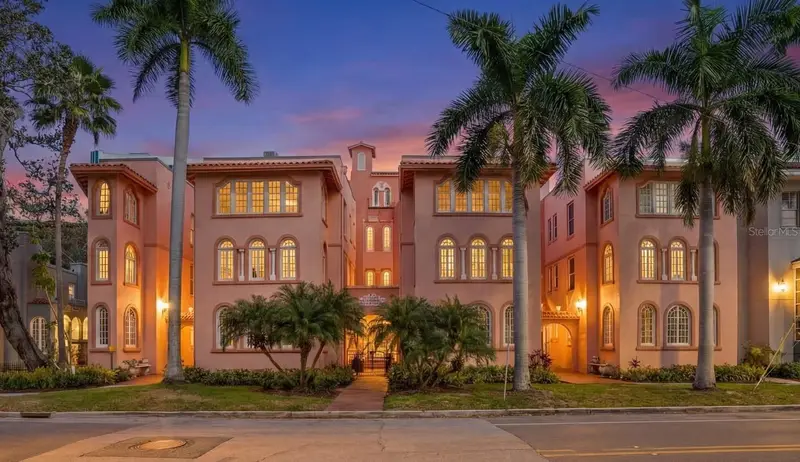 1221 N Palm Ave #106/107, FL