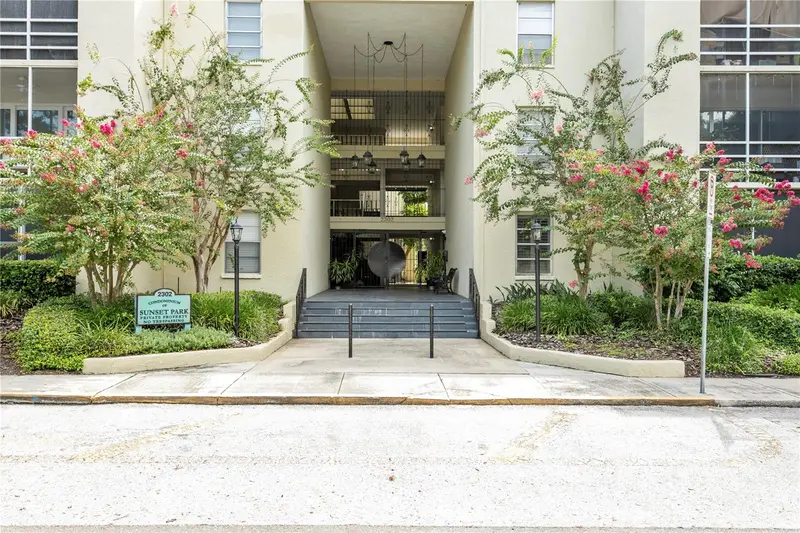 2302 S Manhattan Ave #111, FL