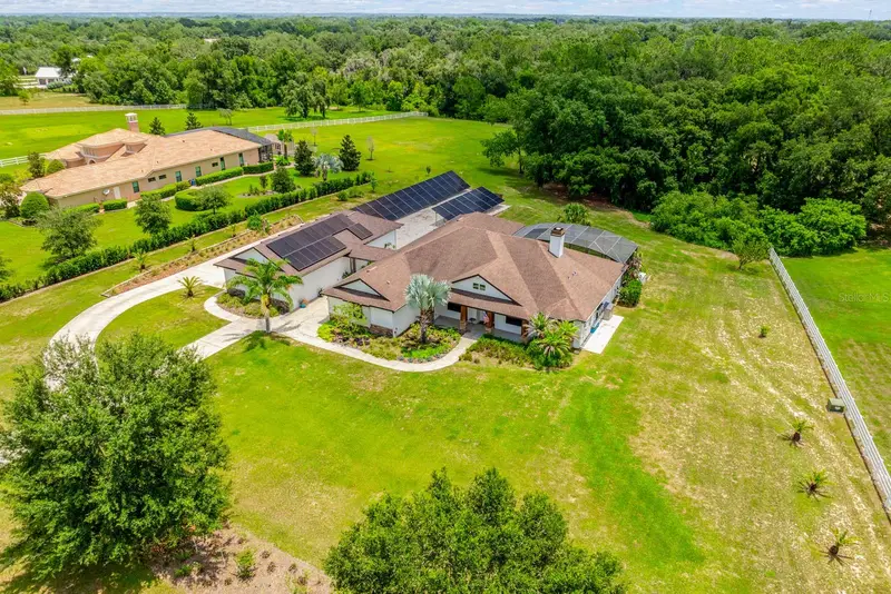 27324 Grand Oak Ln, FL