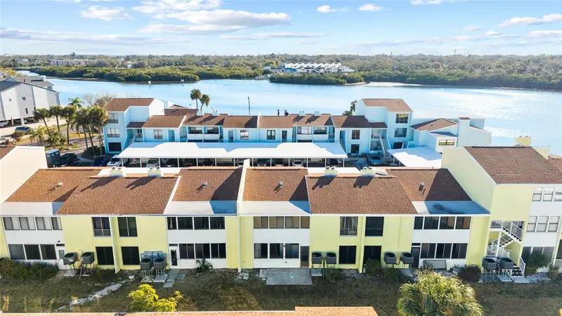 1 Windrush Blvd #21, FL