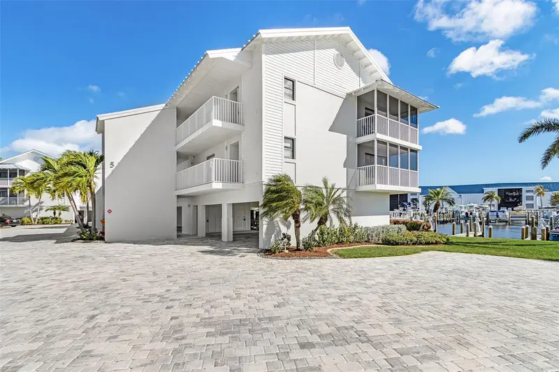16641 Stringfellow Rd #506, FL