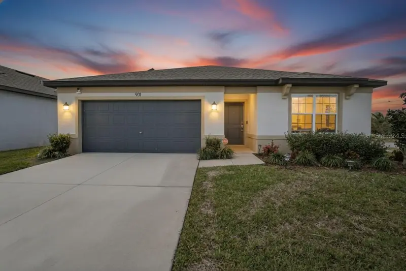 901 Golden Shiner Ave, FL