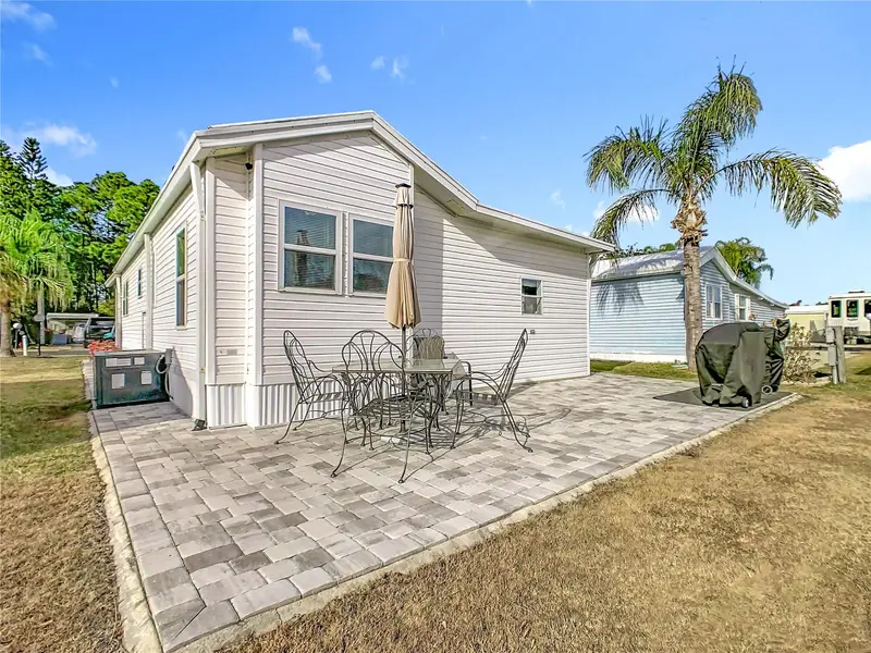 446 Pine Loop, FL
