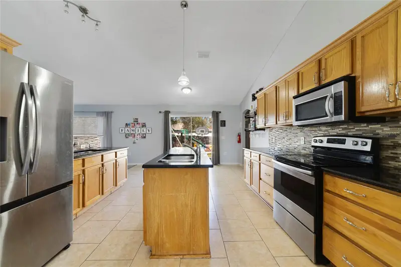 819 Abbeville Ct, FL