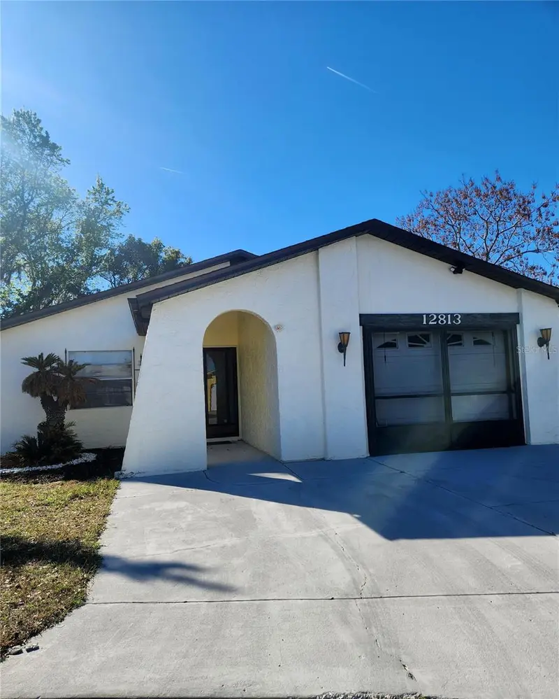 12813 Kellywood Cir, FL