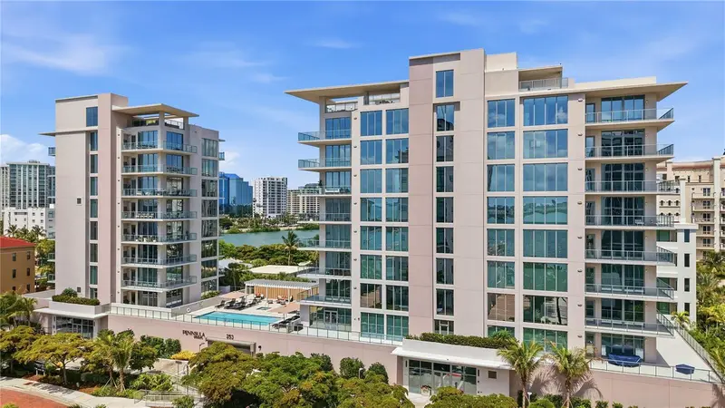 223 Golden Gate Pt #302, FL