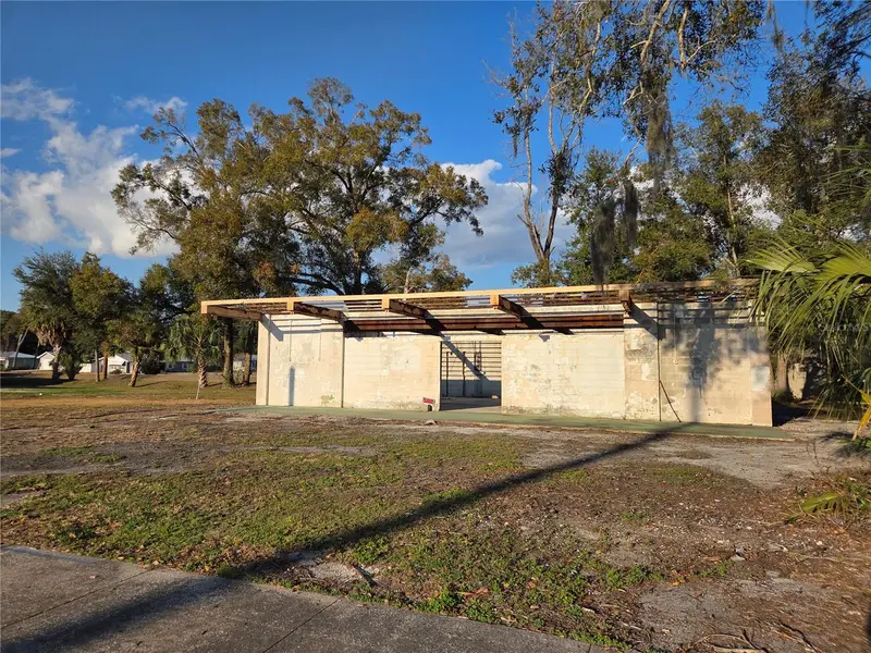 715 N Young Blvd, FL