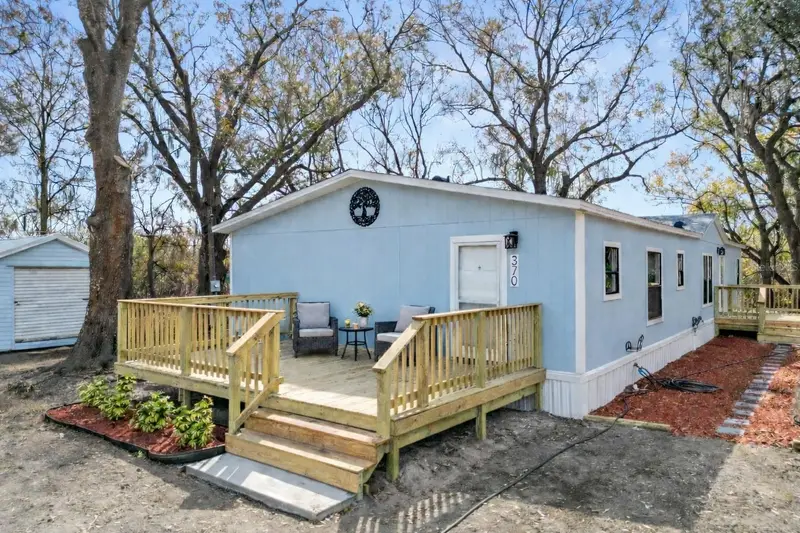 370 Cameron St, FL