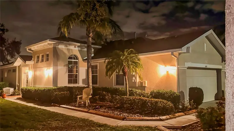 2069 Sifield Greens Way #102, FL