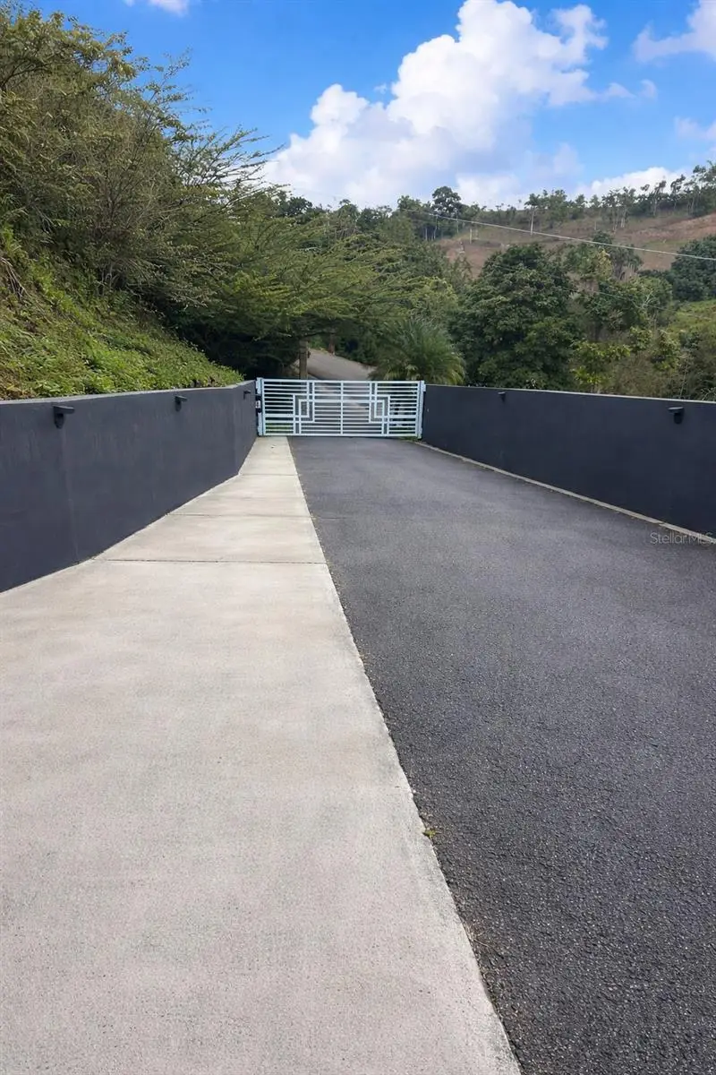 172 Rio Abajo, PR