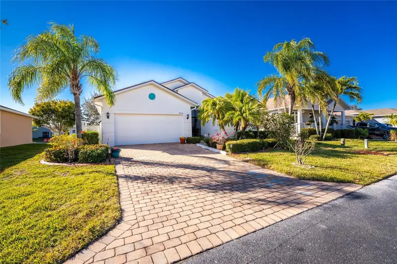 8624 Lake Front Ct, FL