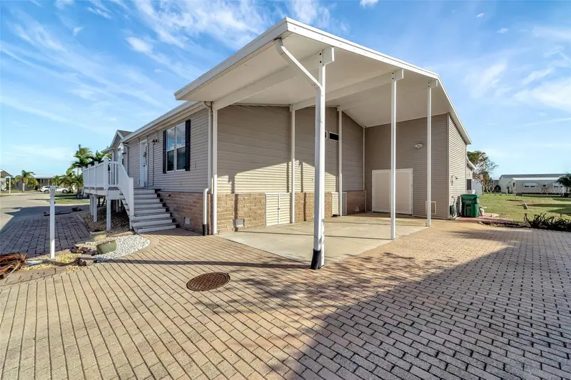 16 Copenhagen Ave, FL
