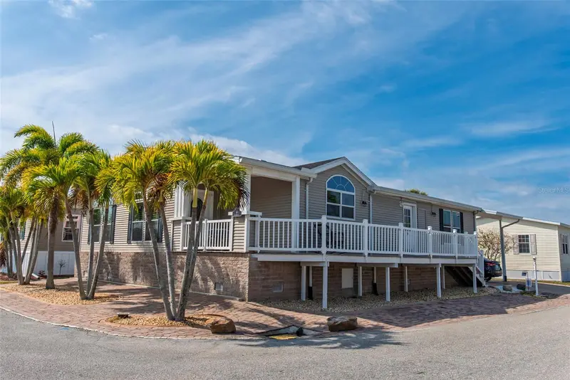 16 Copenhagen Ave, FL