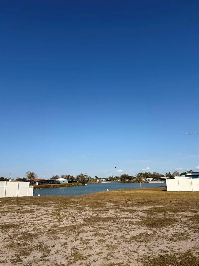 303 Shamrock Blvd, FL